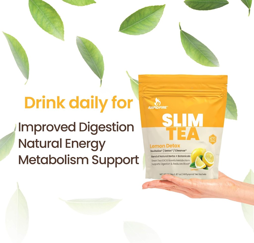 Confezione RapidFire Slim Tea Lemon Detox tenuta in mano tra foglie di limone